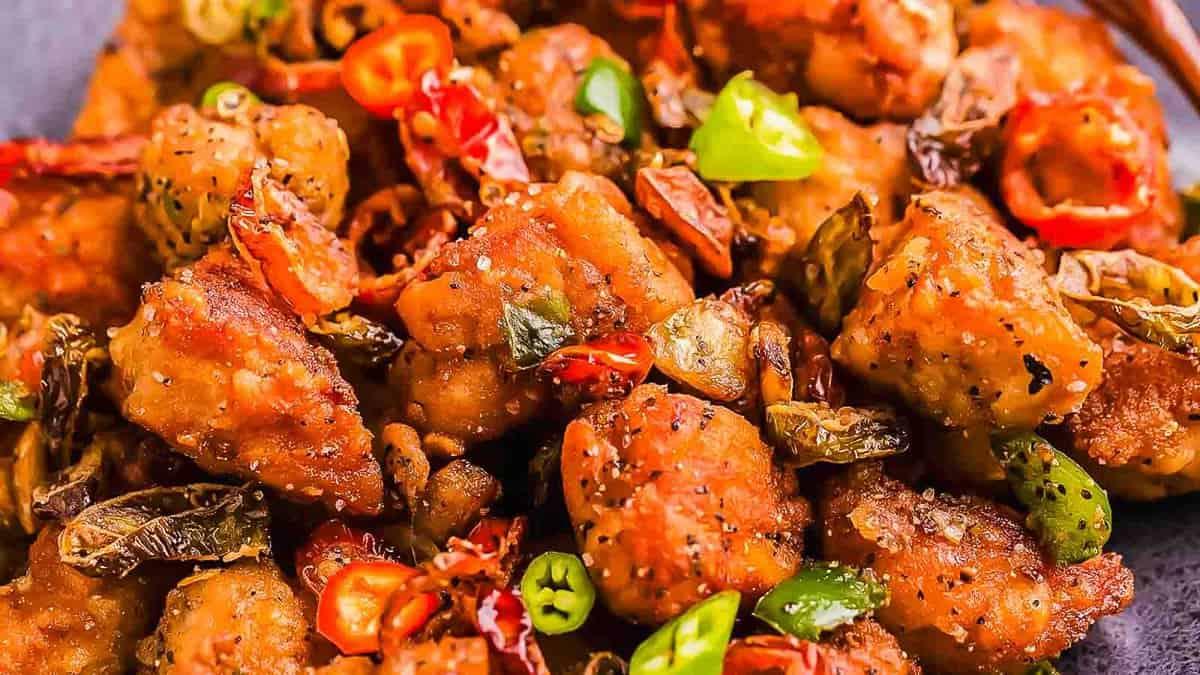 **Wok: 23 Ασιατικά Πιάτα που θα ξεπεράσουν το Takeout** 2 Αλμυρές και πιπεράτες μπουκιές χοιρινής μπριζόλας, ένα νόστιμο και γρήγορο πιάτο.