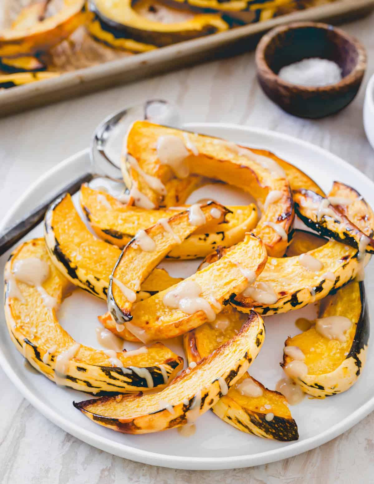 Ψητή γλυκιά κολοκύθα sweet dumpling. Ψητή γλυκιά κολοκύθα sweet dumpling, έτοιμη να σερβιριστεί.