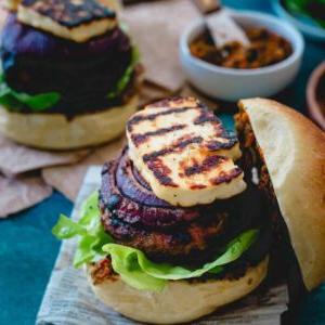 This grilled halloumi lamb burger is packed with fresh herbs, topped with red onions caramelized on the grill until sweet and a thick layer of sun-dried tomato pesto spread making each bite burst with delicious Mediterranean flavors.
