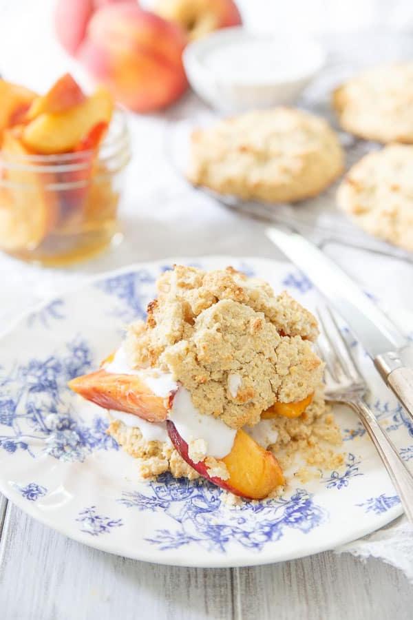 Ροδακινένιο Paleo Shortcake