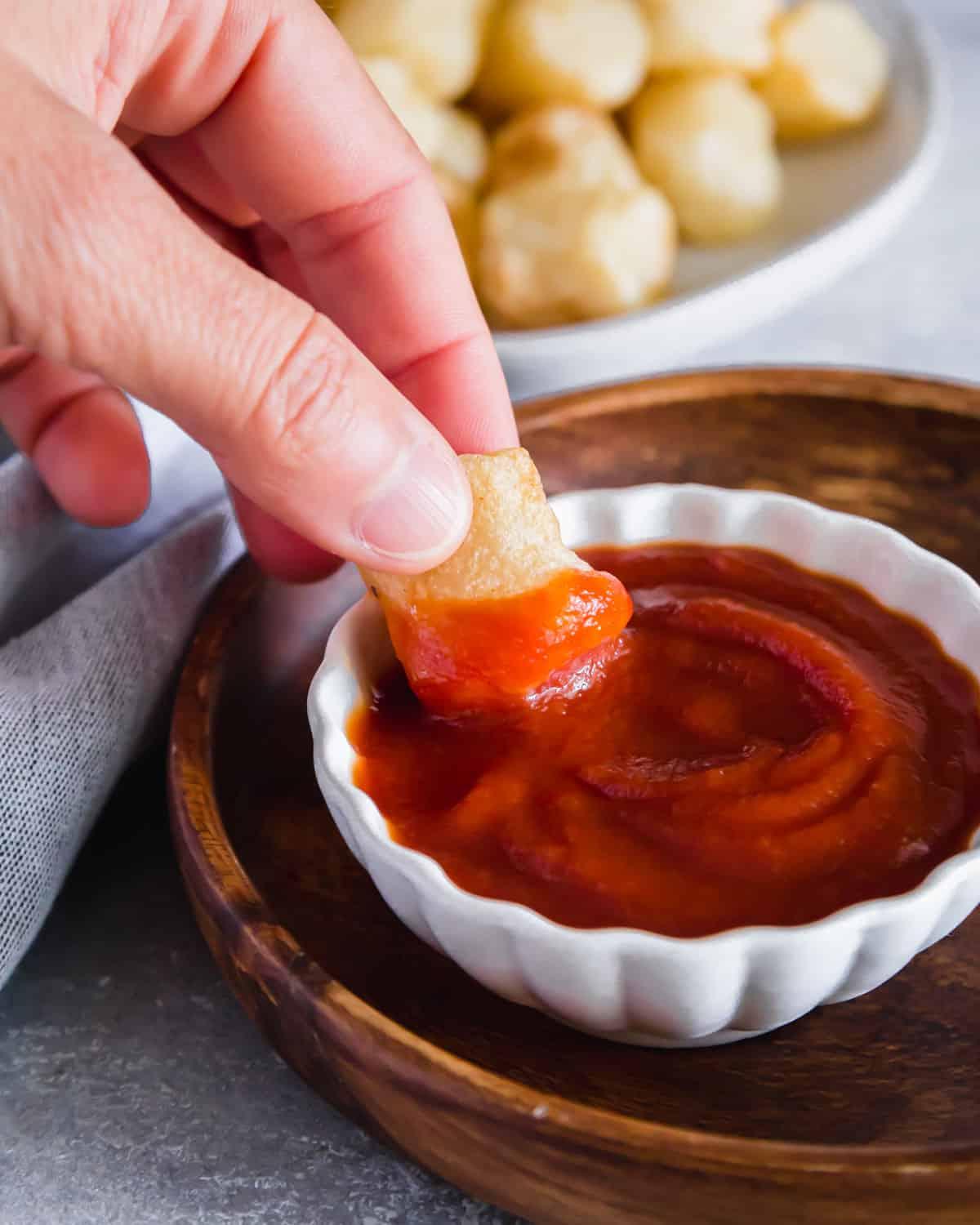 Τραγανά gnocchi κουνουπιδιού ως σνακ ή ορεκτικό. Τα τραγανά gnocchi κουνουπιδιού μαγειρεμένα στην φριτέζα αέρος μοιάζουν σχεδόν με πατατοκροκέτες και μπορούν να φαγωθούν ως σνακ ή ορεκτικό βουτηγμένα στην αγαπημένη σας σος.