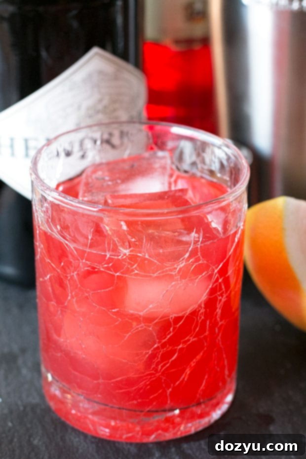 Pomelo Grapefruit Negroni | cakenknife.com