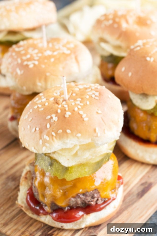 Crunch Cheeseburger Sliders, close up with chips