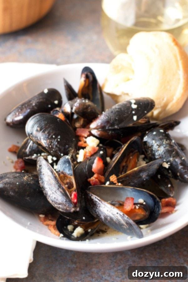 Creamy Gorgonzola and Smoky Bacon Mussels 2 Bacon Gorgonzola Mussels | cakenknife.com