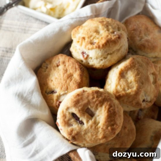 Mini Maple Bacon Biscuits | cakenknife.com
