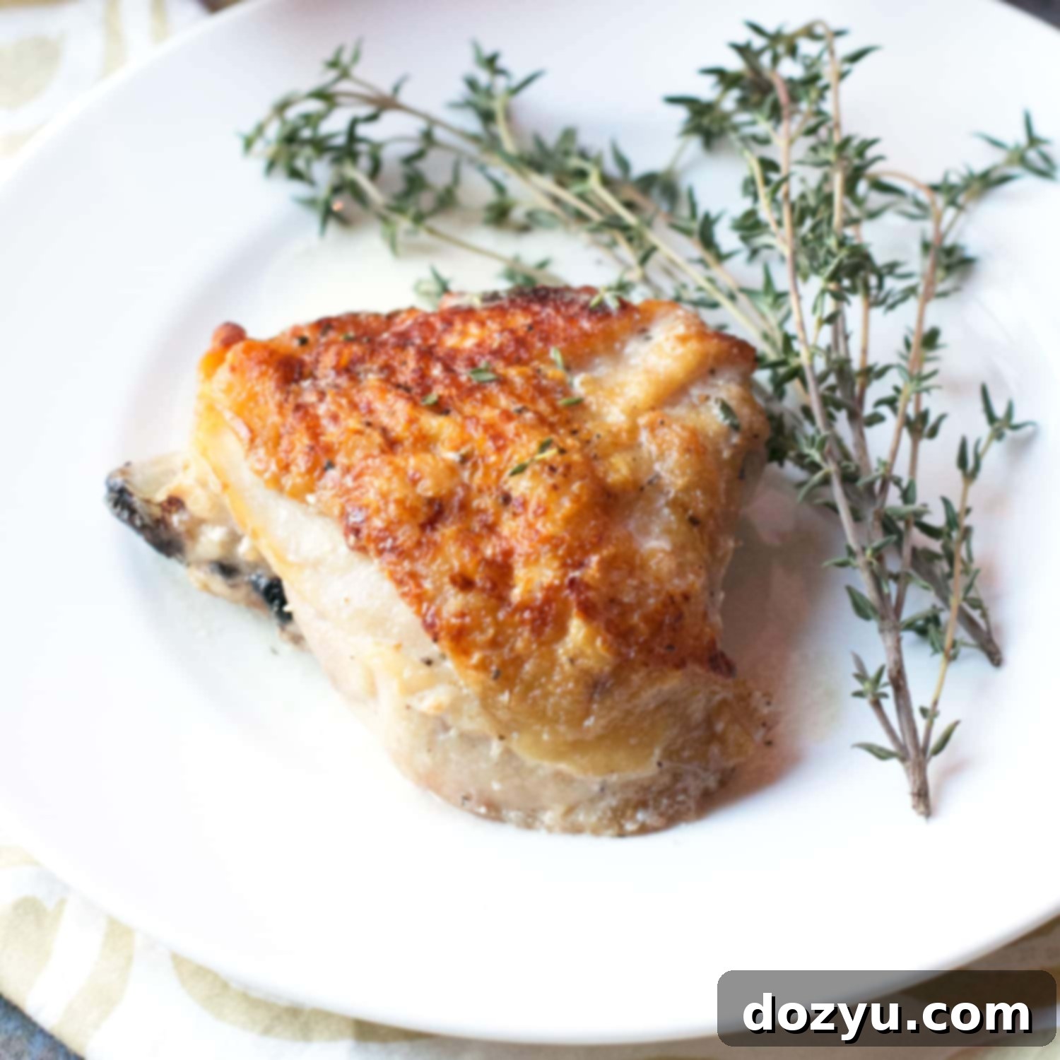Creamy White Wine & Garlic Roasted Chicken Thighs: An Easy and Elegant Dinner