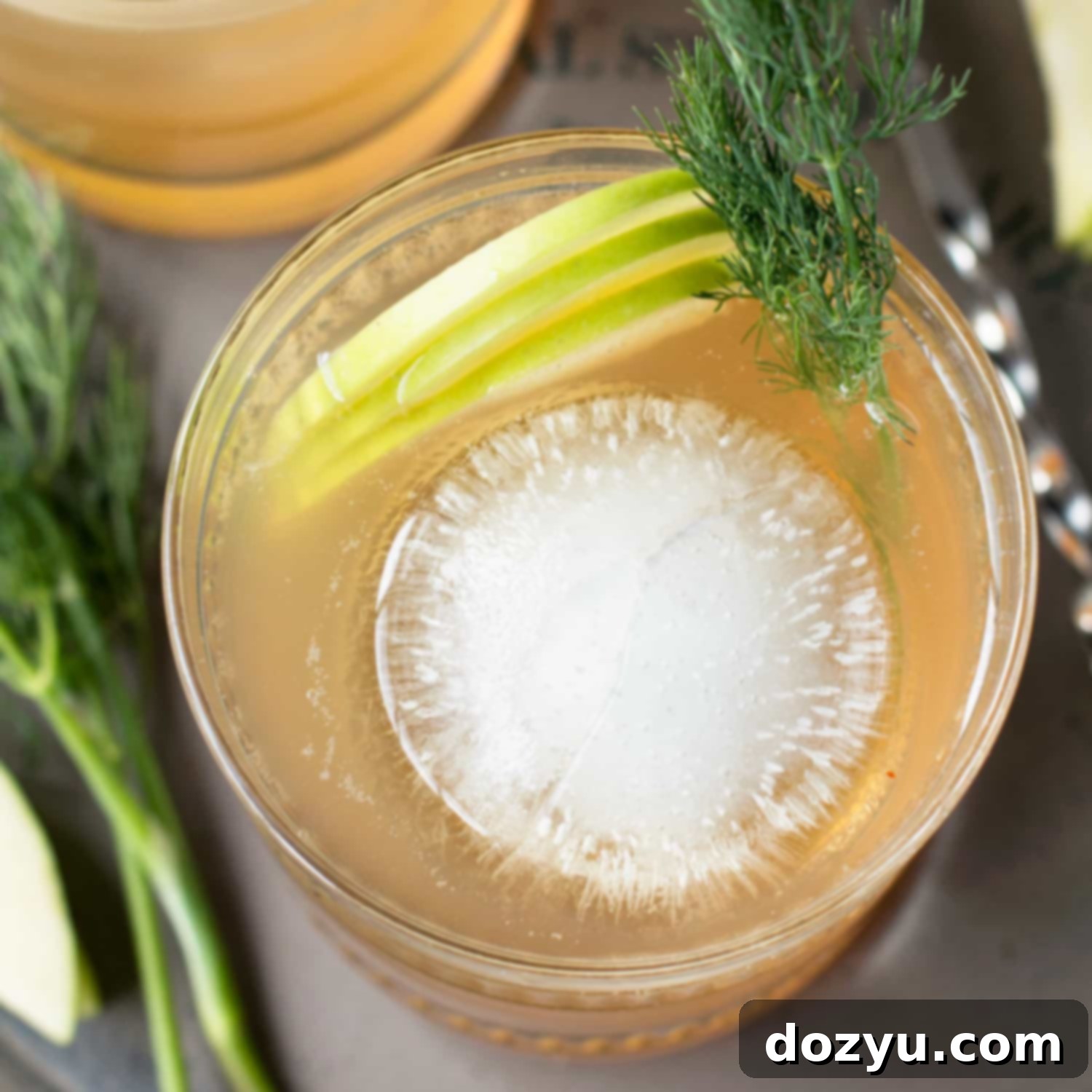 Crisp Apple Ginger Whiskey Sparkler 9 Whiskey Apple Ginger Fizz | cake knife.com #cocktail #happyhour #whiskey