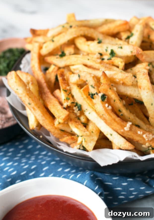 Signature Spicy Garlic Cilantro Fries with Curry Ketchup 3 Spicy Garlic Cilantro Fries with Curry Ketchup | cakenknife.com #frenchfries #streetfries #snack