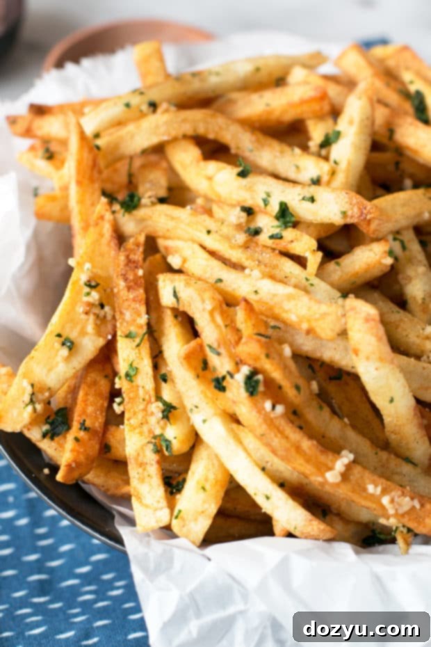 Signature Spicy Garlic Cilantro Fries with Curry Ketchup 5 Spicy Garlic Cilantro Fries with Curry Ketchup | cakenknife.com #frenchfries #streetfries #snack