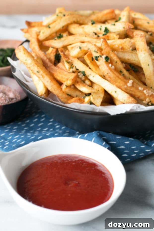 Signature Spicy Garlic Cilantro Fries with Curry Ketchup 6 Spicy Garlic Cilantro Fries with Curry Ketchup | cakenknife.com #frenchfries #streetfries #snack