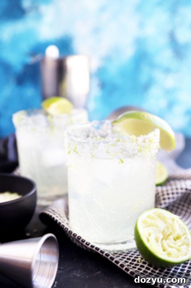 Side photo of margaritas in glasses photo